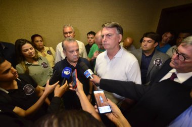 NATAL (RN), Brezilya 11 / 30 / 2023 - Eski Brezilya cumhurbaşkanı Jair Bolsonaro, bu Perşembe günü Natal Uluslararası Havaalanına indi, kentin bazı kesimlerini ziyaret etti ve destekçilerle bir araya geldi. 