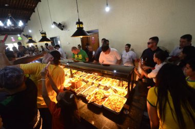 NATAL (RN), Brezilya 11 / 30 / 2023 - Eski Brezilya cumhurbaşkanı Jair Bolsonaro, bu Perşembe günü Natal Uluslararası Havaalanına indi, kentin bazı kesimlerini ziyaret etti ve destekçilerle bir araya geldi. 