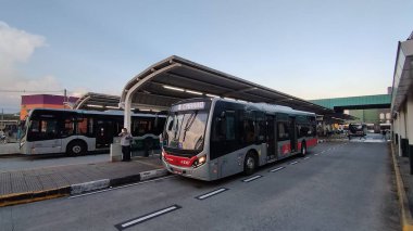 Sao Paulo, Brezilya, 11 / 30 / 2023 - Sao Paulo 'daki otobüs şoförleri ve kondüktörleri birliği 1 Aralık Cuma günü grev çağrısında bulundu. Güney Bölgesi 'ndeki Joao Dias Terminalleri ve Sao Paulo' nun Batı Bölgesi 'ndeki Sapopemba görüntüleri 