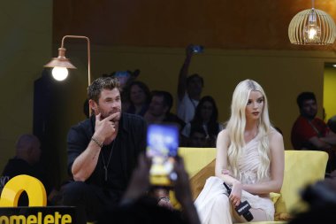 Sao Paulo (SP), Brezilya 11 / 30 / 2023 - Aktris Anya Taylor-Joy, aktör Chris Hemsworth ve büyük yönetmen George Miller, Comic Con Experience 'ın 10.