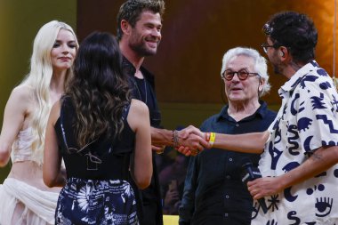 Sao Paulo (SP), Brezilya 11 / 30 / 2023 - Aktris Anya Taylor-Joy, aktör Chris Hemsworth ve büyük yönetmen George Miller, Comic Con Experience 'ın 10.