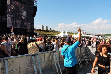 Sao Paulo (SP), Brezilya 12 / 02 / 2023 - Adalet Bakanlığı 'nın yeni kararnamesinin belirlenmesinin ardından, Primavera Sound tüm safhalarda buzlu su dağıtımına sahiptir. Şişe dolu sabitlenmiş kutulara ek olarak