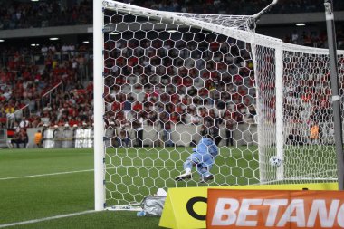 CURITIBA (PR) 03 / 12 / 2023 - Ligga Arena 'da oynanan Brezilya Şampiyonası' nın 37. turunda Athletico PR ile Santos arasında oynanan maçta Vitor Bueno 'nun (Athletico) golü 