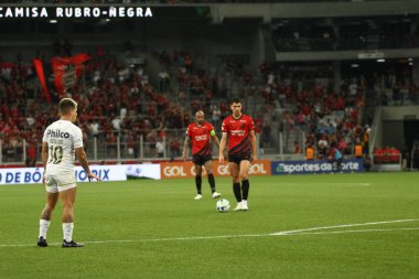 CURITIBA (PR) Brazil 03 / 12 / 2023 - Bu Pazar gecesi Ligga Arena 'da düzenlenen Brezilya Şampiyonası' nın 37. turu için Athletico PR ile Santos arasındaki maç için teklif