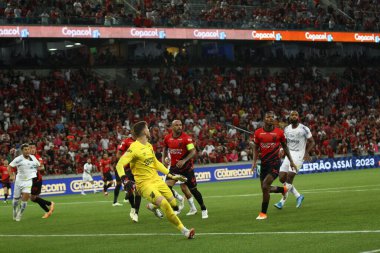 CURITIBA (PR) Brazil 03 / 12 / 2023 - Bu Pazar gecesi Ligga Arena 'da düzenlenen Brezilya Şampiyonası' nın 37. turu için Athletico PR ile Santos arasındaki maç için teklif