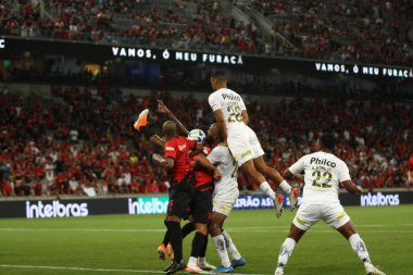 CURITIBA (PR) Brazil 03 / 12 / 2023 - Bu Pazar gecesi Ligga Arena 'da düzenlenen Brezilya Şampiyonası' nın 37. turu için Athletico PR ile Santos arasındaki maç için teklif