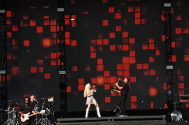 Sao Paulo (SP), Brezilya 12 / 03 / 2023 - Kanadalı şarkıcı Carly Rae Jepsen, sıcak bir Pazar öğleden sonra Primavera Sound festivalinde seyircileri ayağa kaldırdı.