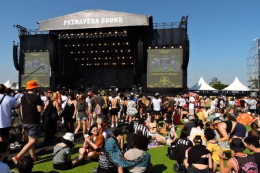 Sao Paulo (SP), Brezilya 03 / 12 / 2023 - Primavera Sound festivalinin ikinci gününde The Cure, Beck ve Bad Religion 'ın Autodromo de Interlagos' taki gösterilerini izlemek için izleyiciler gelmeye başladı.