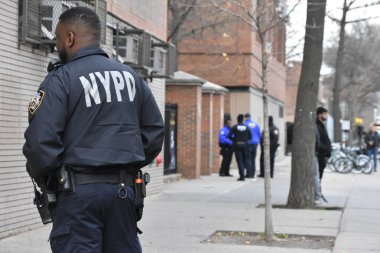15 yaşında, New York, Brooklyn 'deki Edward R. Murrow Lisesi' nde bıçaklanmış. 5 Aralık 2023, Brooklyn, New York, ABD: 15 yaşındaki çocuk Salı sabahı Brooklyn, New York 'taki Edward R. Murrow Lisesi' nde bıçaklandı.. 