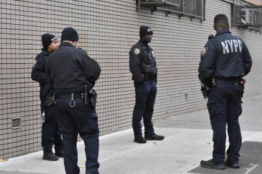 15 yaşında, New York, Brooklyn 'deki Edward R. Murrow Lisesi' nde bıçaklanmış. 5 Aralık 2023, Brooklyn, New York, ABD: 15 yaşındaki çocuk Salı sabahı Brooklyn, New York 'taki Edward R. Murrow Lisesi' nde bıçaklandı.. 