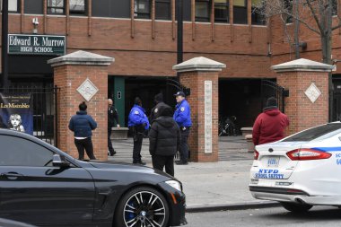 15 yaşında, New York, Brooklyn 'deki Edward R. Murrow Lisesi' nde bıçaklanmış. 5 Aralık 2023, Brooklyn, New York, ABD: 15 yaşındaki çocuk Salı sabahı Brooklyn, New York 'taki Edward R. Murrow Lisesi' nde bıçaklandı.. 