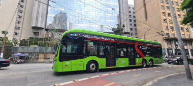 SAO PAULO (SP), Brezilya 12 / 05 / 2023 - ONIBUS / ELETRICOS / SP - Belediye Sao Paulo 'da ulaşım otobüsleri, filoyu yenilemek için 5 milyar dolarlık bir transfer hazırlıyor, bu da 2024 yılında şirketler için 2000 otobüse ulaşabilir. 