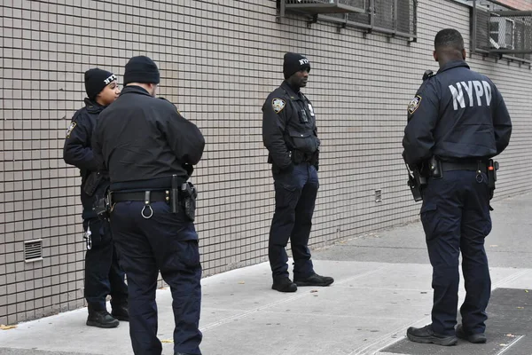 15 yaşında, New York, Brooklyn 'deki Edward R. Murrow Lisesi' nde bıçaklanmış. 5 Aralık 2023, Brooklyn, New York, ABD: 15 yaşındaki çocuk Salı sabahı Brooklyn, New York 'taki Edward R. Murrow Lisesi' nde bıçaklandı.. 