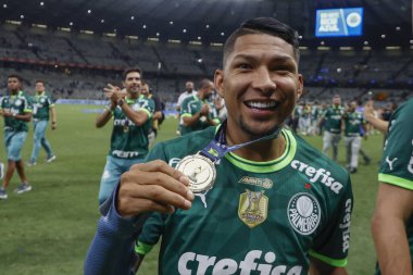 Belo Horizonte (MG), 12 / 06 / 2023 - Rony do Palmeiras, Cruzeiro ile Palmeiras arasında oynanan ve 38. ve son maçlarda geçerli olan 12. DodecaCampeao Şampiyonluğunu kutluyor 