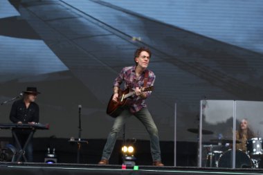 CURITIBA (PR) Brazil 12 / 09 / 2023 - Şarkıcı ve besteci Nando Reis, Pedreira Paulo Leminski 'deki bir diğer Prime Rock Brasil Curitiba organizasyonunun sahnesinde bu Cumartesi (9)). 