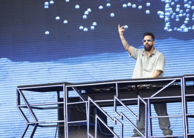 Sao Paulo (SP), Brezilya 12 / 09 / 2023 - Garota Vip SP 'de DJ Dennis gösterisi, Sao Paulo' da Arena Anhembi, bu Cumartesi, 9 Aralık 2023. Flamengo oyuncusu Gabriel ve arkadaşlarıyla gösteriye katılırken görülmüş..