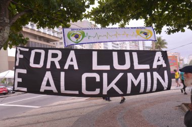 Rio de Janeiro (RJ), Brezilya 12 / 10 / 2023 - Eski cumhurbaşkanı Jair Bolsonaro 'nun (PL) destekçileri, bakanın Adalet Bakanı Flavio Dino' nun atanmasına karşı bu Pazar günü Copacabana, Rio de Janeiro 'da bir araya geldiler