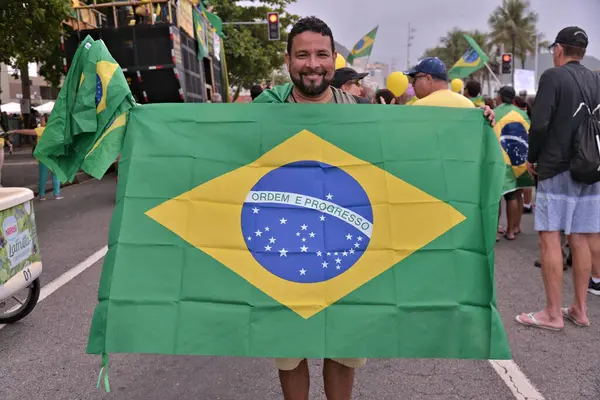 リオデジャネイロ ブラジル12 2023 元大統領ジャイア ボルソナロ のサポーターは この日曜日 リオデジャネイロのコパカバーナで 大臣の司法任命に対して会いました フラビオディノ — ストック写真