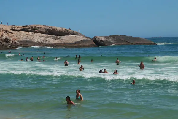 リオデジャネイロ ブラジル 2023 Movent Beach リオデジャネイロの南ゾーンにあるコパカバーナビーチとイパネマビーチでの入浴者の移動 — ストック写真