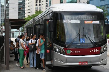 SAO PAULO, SP Brazil 17.12.2023 - Sao Paulo kentindeki otobüslerde yolcu hareketi bu Pazar (17)). 