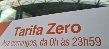 SAO PAULO (SP), Brezilya 17 / 12 / 2023 - Sao Paulo 'da bu Pazar günü toplu taşımacılıkta yürürlüğe giren sıfır gümrük vergisi. Çalışma yavaş yavaş Pazar Şafağı 'nı ve sonra genel olarak 