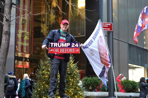 Nouveau Échos Loyauté Les Partisans Trump Devant Tour Trump Décembre — Photo