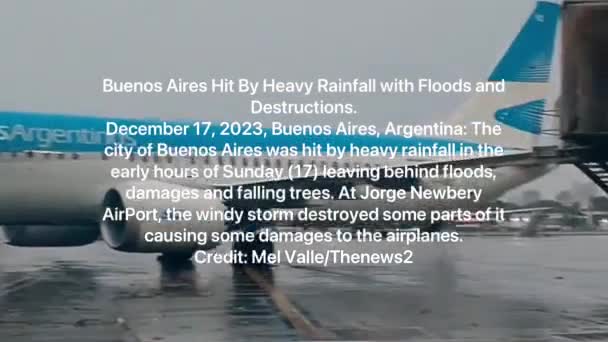 Buenos Aires Wird Von Heftigen Regenfällen Mit Überschwemmungen Und Zerstörungen — Stockvideo