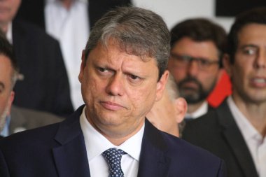 Sao Paulo (SP), Brezilya 12 / 19 / 2023 - Sao Paulo Valisi, Tarcisio de Freitas, hükümetinin ilk yılının sunumu sırasında, Palacio dos Bandeirantes