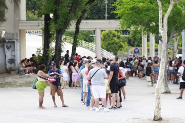 Rio de Janeiro (RJ), Brezilya 12 / 20 / 2023 - Ivete 3.0 gösterisinden önceki hayran hareketi ve bu çarşamba Maracana Stadyumu 'nda yer alan şarkıcı Ivete Sangalo' nun 30 yıllık kariyerini kutlamak için