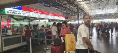 SAO PAULO (SP), BRAZIL 12 / 21 / 2023 - Sao Paulo 'daki Tiete Otobüs Terminalinde Bu Perşembe (21.). 