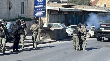 İsrail askerleri Müslümanların Kudüs 'teki El Aksa Camii' ne girmesini engelliyor. 22 Aralık 2023, Kudüs, İsrail: İsrailli askerler Müslümanların El Aksa Camii 'ne girmesini önlemeye devam ettiler. 