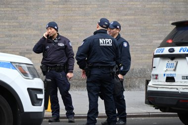 (Polis, Manhattan, New York 'taki Mount Sinai Hastanesi' nde bir bomba ihbarı aldı. 25 Aralık 2023, Manhattan, New York, ABD: Polis, Manhattan, New York 'taki Mount Sinai Hastanesi' nde bomba ihbarına yanıt verdi. 