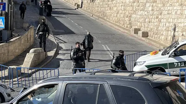 Soldati Israeliani Impediscono Fedeli Musulmani Entrare Nella Moschea Aqsa Gerusalemme — Foto Stock