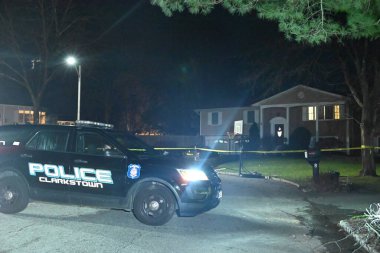 New York, New York 'ta bir evde cinayet ve intihar. 30 Aralık 2023, New City, New York, ABD: Rockland County, New York 'taki bir evde dört aile üyesi ölü bulundu..