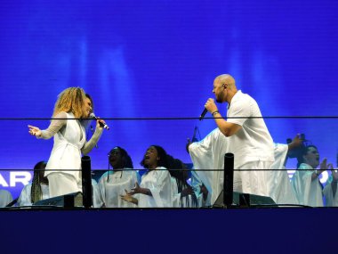 Sao Paulo (SP), Brezilya 12 / 31 / 2023 The gospel duo Ton Carfi ve Paloma Possi, bu Pazar, 31 Aralık 2023 'te Sao Paulo' daki Avenida Paulista 'da yeni yıl arifesinde konser verdiler.. 