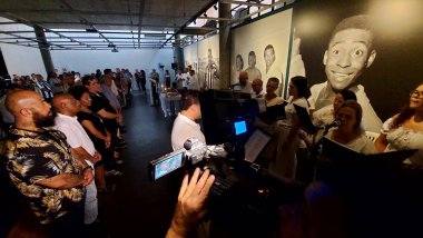 SANTOS (SP), 12 / 29 / 2023 - Pele 'nin ölümünün birinci yıldönümü Santos' ta, Sao Paulo sahilinde düzenlenen birçok gösteriyle kutlandı. Sabah ve gün boyunca Santos ve turistler mozoleye gittiler.