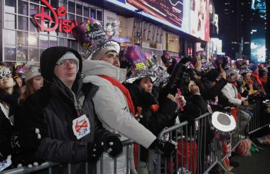 Meghan Thee Aygırı Times Meydanı 'nda yeni yıl arifesinde gösteri yapıyor. 31 Aralık 2023, New York, ABD: Amerikalı rapçi Megan Jovon Ruth Pete, bilinen adıyla Megan Thee Stallion, Houston, Teksas 'tan, yeni yıl arifesinde canlı performans sergiliyor.