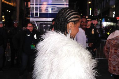 Tyla, Times Meydanı 'nda yeni yıl arifesinde sahneye çıkıyor. 31 Aralık 2023, New York, ABD: Tyla Laura Seethal, nam-ı diğer Tyla, Times Square 'de canlı performans sergiliyor. . 