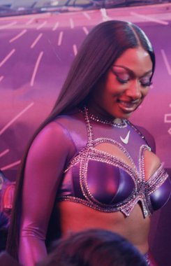 Meghan Thee Aygırı Times Meydanı 'nda yeni yıl arifesinde gösteri yapıyor. 31 Aralık 2023, New York, ABD: Amerikalı rapçi Megan Jovon Ruth Pete, bilinen adıyla Megan Thee Stallion, Houston, Teksas 'tan, yeni yıl arifesinde canlı performans sergiliyor.