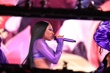 Meghan Thee Aygırı Times Meydanı 'nda yeni yıl arifesinde gösteri yapıyor. 31 Aralık 2023, New York, ABD: Amerikalı rapçi Megan Jovon Ruth Pete, bilinen adıyla Megan Thee Stallion, Houston, Teksas 'tan, yeni yıl arifesinde canlı performans sergiliyor.