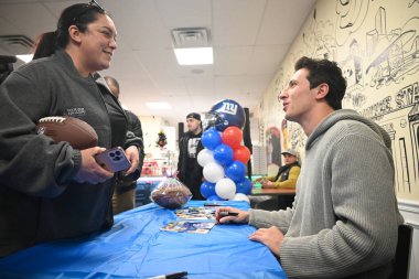 Tommy DeVito, Hawthorne, New Jersey 'deki Bogie' s Hoagies and Deli 'de imza gününe katılıyor. 2 Ocak 2024, Hawthorne, New Jersey, ABD: Thomas N. DeVito, ABD 'li futbolcu.