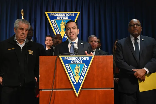 Der Generalstaatsanwalt Von New Jersey Matt Platkin Hält Eine Pressekonferenz — Stockfoto