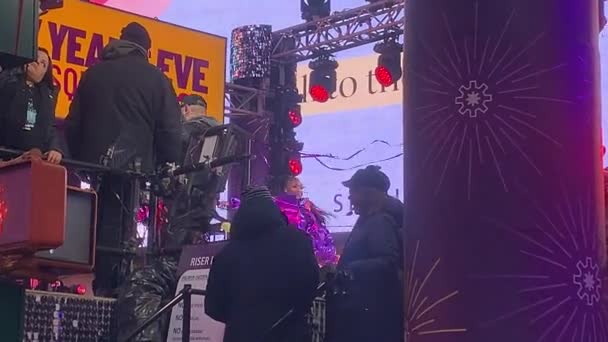 Meghan Thee Aygırı Times Meydanı Nda Yeni Yıl Arifesinde Gösteri — Stok video