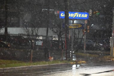 New York City ve New Jersey 'nin ilk kar yağışı 2024. 6 Ocak 2024, Paramus, New Jersey, ABD: 2024 yılının ilk kar fırtınası New Jersey eyaletinin Fair Lawn, Englewood ve Paramus kentlerindeki New York şehri metropolitan alanını vurdu.. 