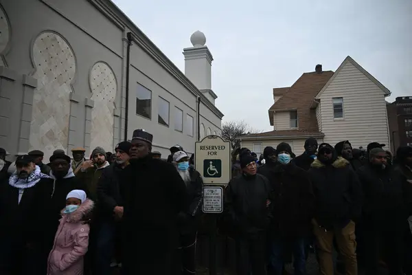 Mourners Pay Respects Janazah Funeral Imam Hassan Sharif Nia Masjid — Stock Photo, Image