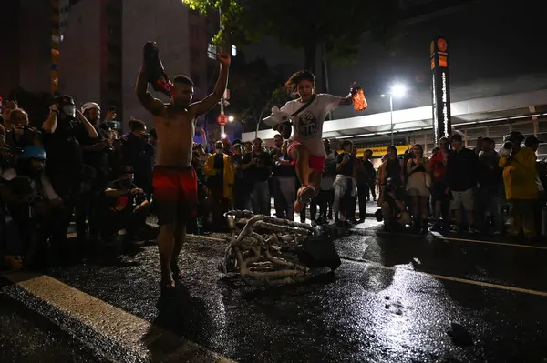 Sao Paulo Brasil 2024 Manifestantes Reúnen Flete Teatro Municipal Sao —  Fotos de Stock