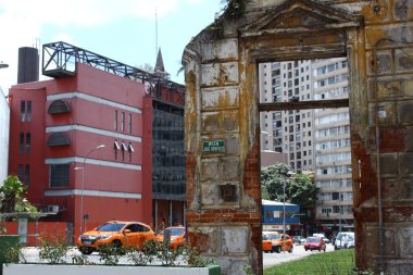 CURITIBA (PR) Brazil 01 / 10 / 2024 - Curitiba Tarih Merkezi 'nden geçerken, Largo da Ordem' i oluşturan düzinelerce eski binaya rastladık. Kendimizi bulmak için, Largo da Ordem rua dr claudino dos santos uzayından oluşur.