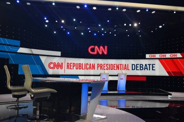 Des Moines, Iowa 'da CNN Cumhuriyetçi Başkanlık Öncelikli Münazara Sahnesi. 10 Ocak 2024, Des Moines, Iowa, ABD: Nikki Haley ve Ron DeSantis, Drake Üniversitesi 'nde CNN' in Cumhuriyetçi Başkanlık Öncelikli Tartışmasına katılacaklar