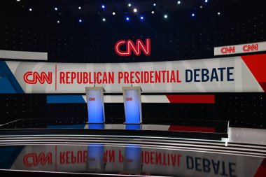 Des Moines, Iowa 'da CNN Cumhuriyetçi Başkanlık Öncelikli Münazara Sahnesi. 10 Ocak 2024, Des Moines, Iowa, ABD: Nikki Haley ve Ron DeSantis, Drake Üniversitesi 'nde CNN' in Cumhuriyetçi Başkanlık Öncelikli Tartışmasına katılacaklar