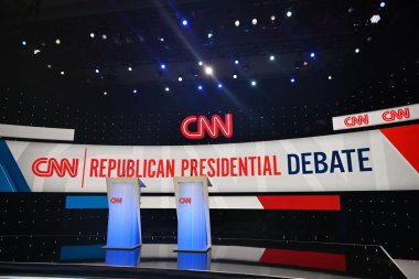 Des Moines, Iowa 'da CNN Cumhuriyetçi Başkanlık Öncelikli Münazara Sahnesi. 10 Ocak 2024, Des Moines, Iowa, ABD: Nikki Haley ve Ron DeSantis, Drake Üniversitesi 'nde CNN' in Cumhuriyetçi Başkanlık Öncelikli Tartışmasına katılacaklar